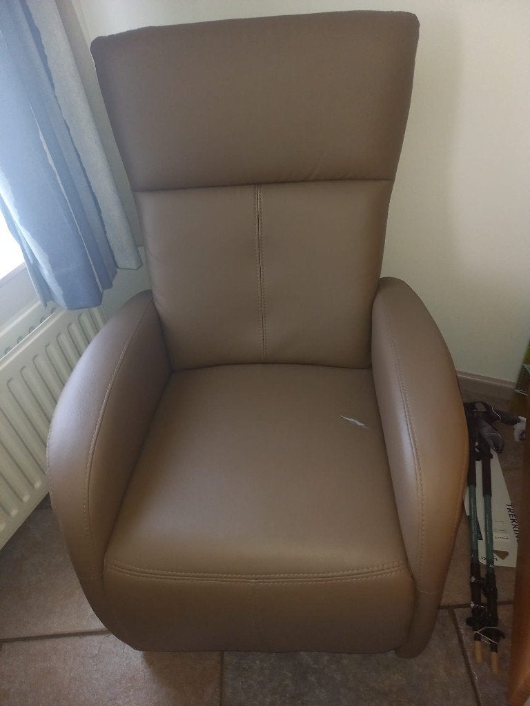 Comfortabele relaxfauteuil - Beige leer, Ophalen, Modern, Comfortabel, Gebruikt, 75 tot 100 cm