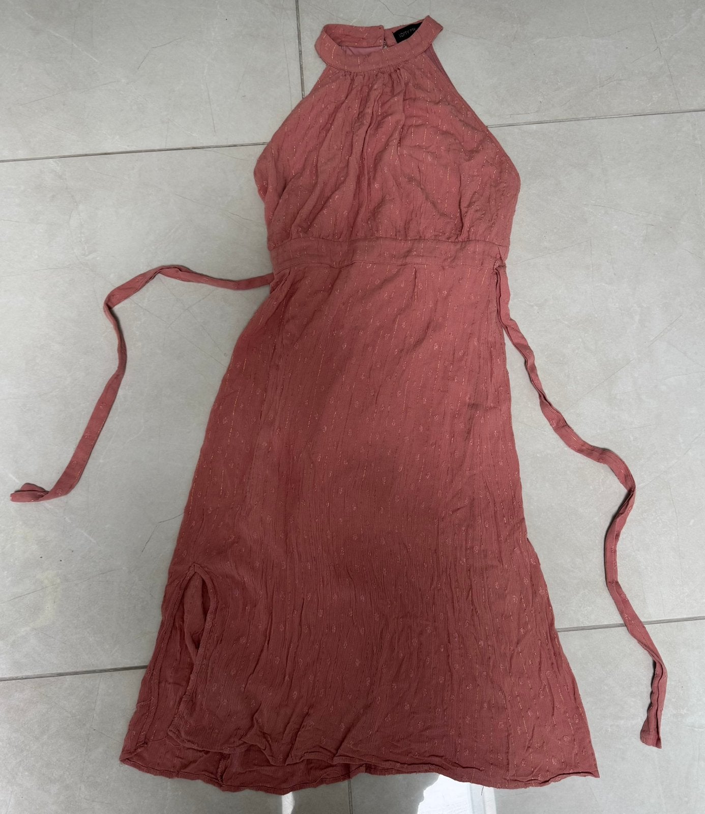 Lange jurk met haltertop zalmroze goud Lofty Manner 40 L, Kleding | Dames, Maat 38/40 (M), Ophalen of Verzenden, Roze, Gedragen