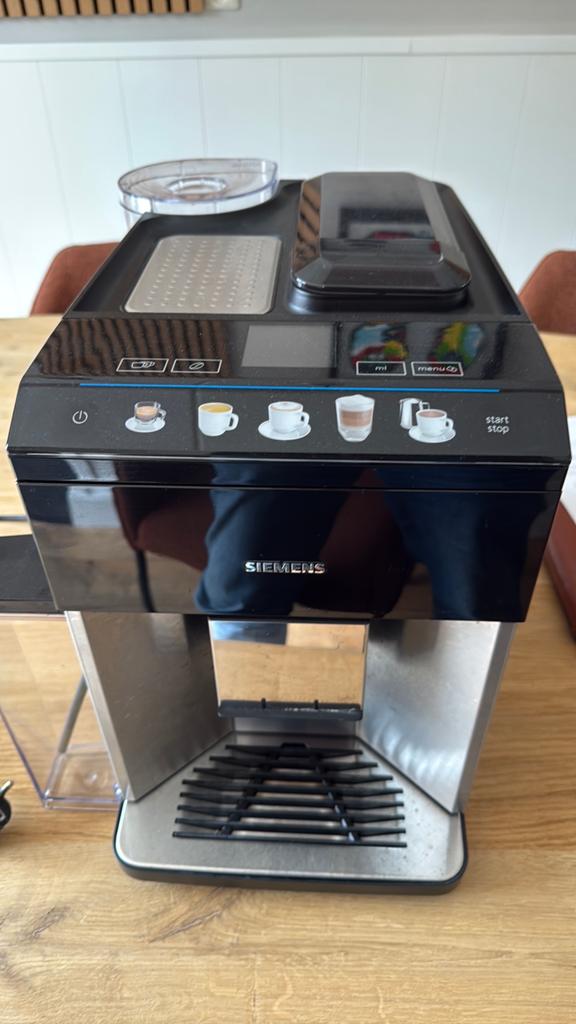 Amper gebruikte Siemens EQ 500 Integral, Ophalen of Verzenden, Zo goed als nieuw, Koffiemachine