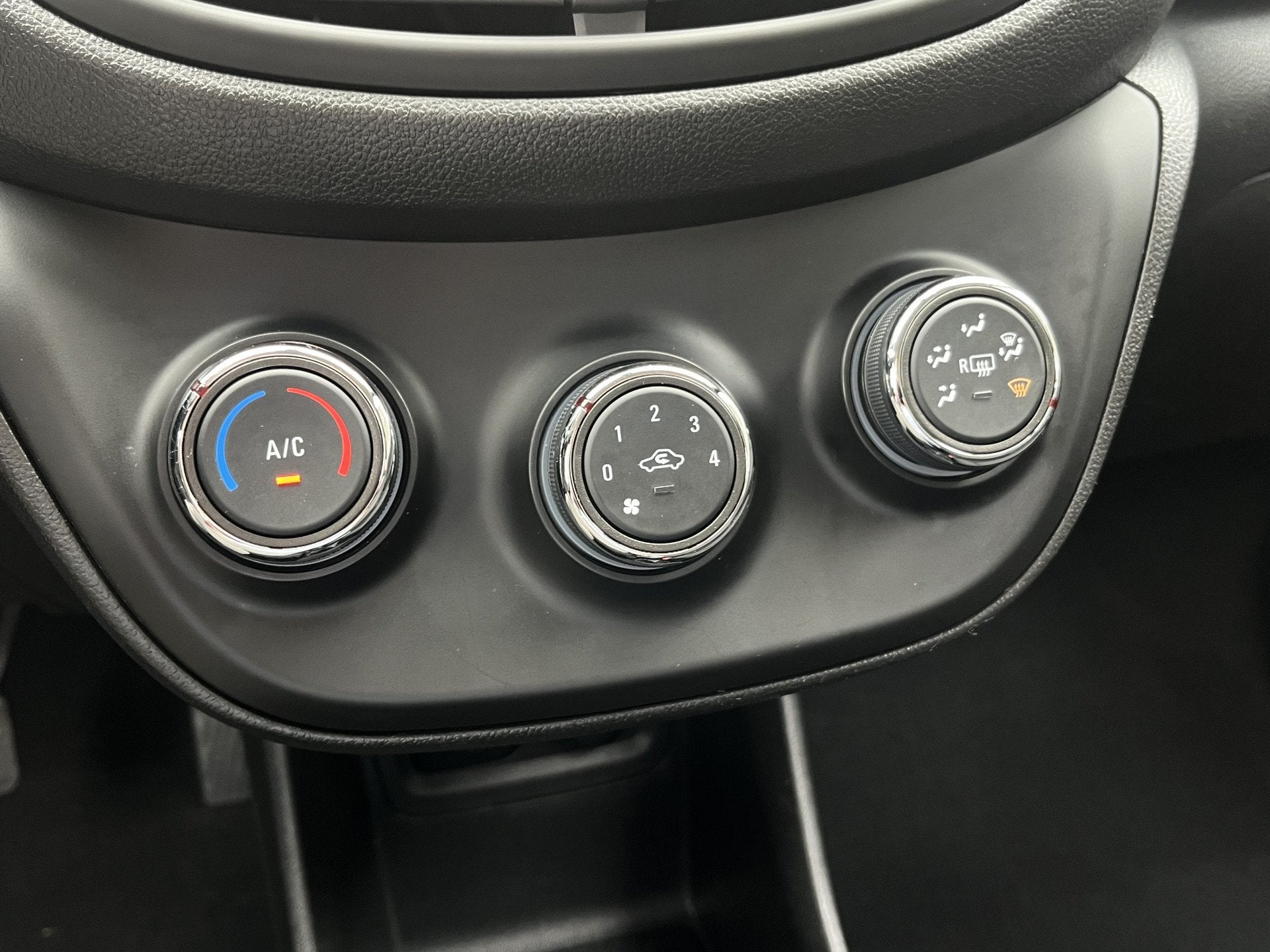 Foto 17 van Opel KARL 1.0 ecoFLEX Edition / Airco / Cruise / Bleutooh /