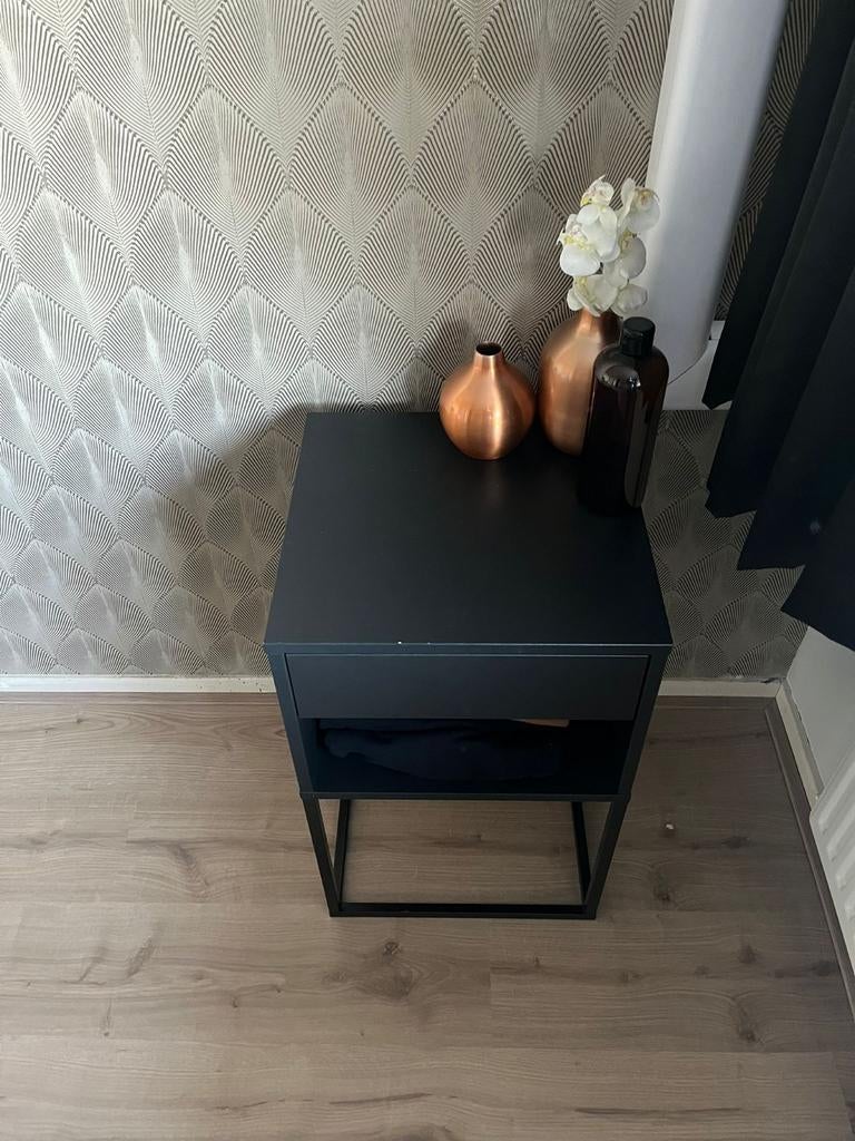 2x IKEA nachtkastje met lade - zwart (1x lichte schade), Gebruikt, Minder dan 45 cm, Hout, 55 tot 70 cm