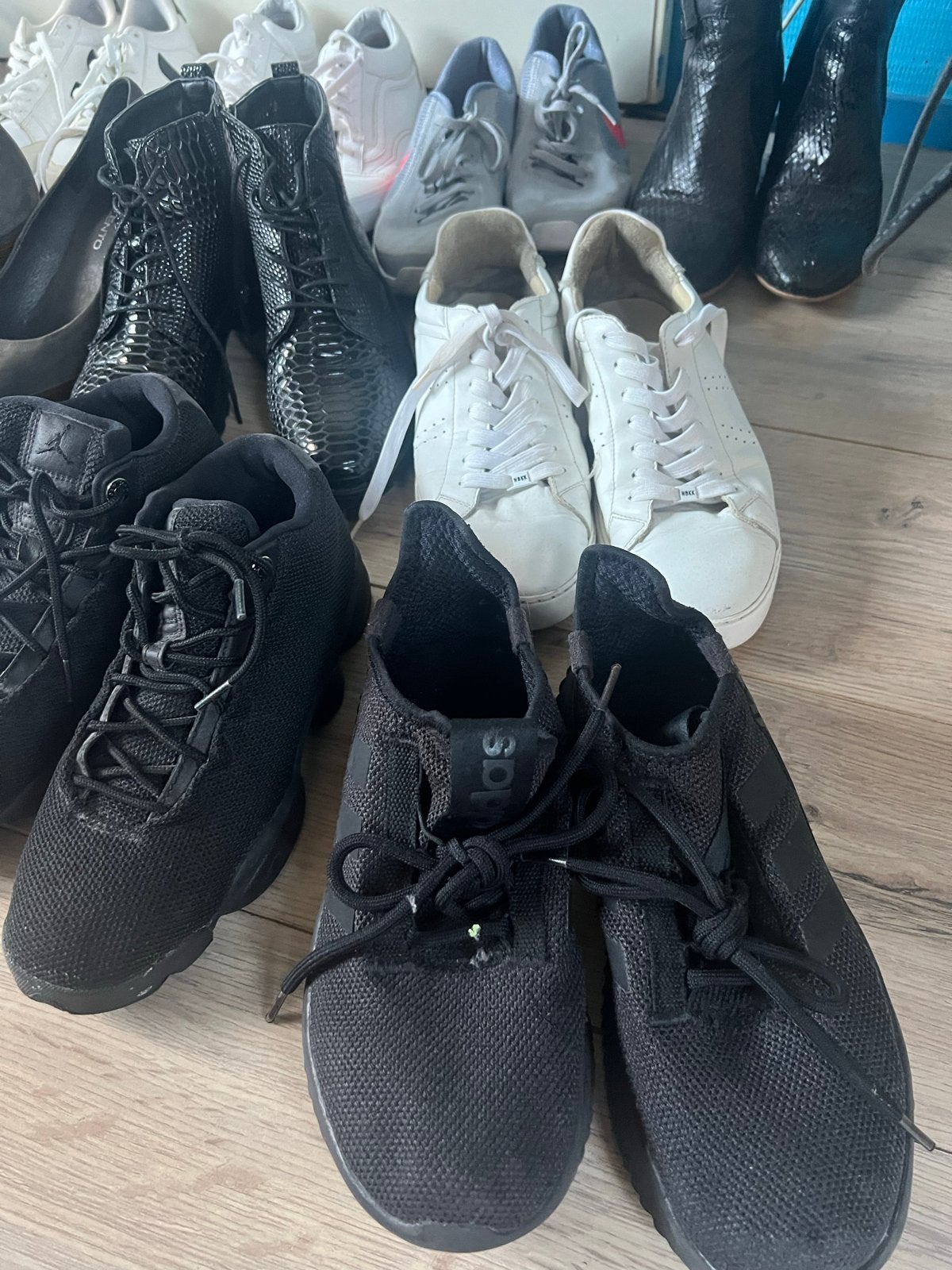 Diverse schoenen: sneakers, laarzen, pumps - Verschillende m, Zwart, Nieuw, Ophalen of Verzenden, Sneakers of Gympen