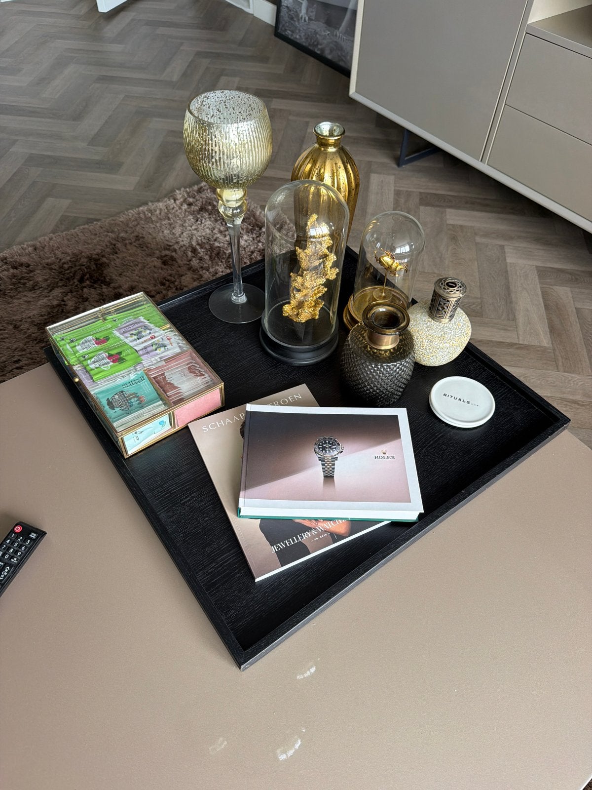 Decoratieve dienbladset met glazen en vazen, Ophalen, Zo goed als nieuw, Glas, Goud