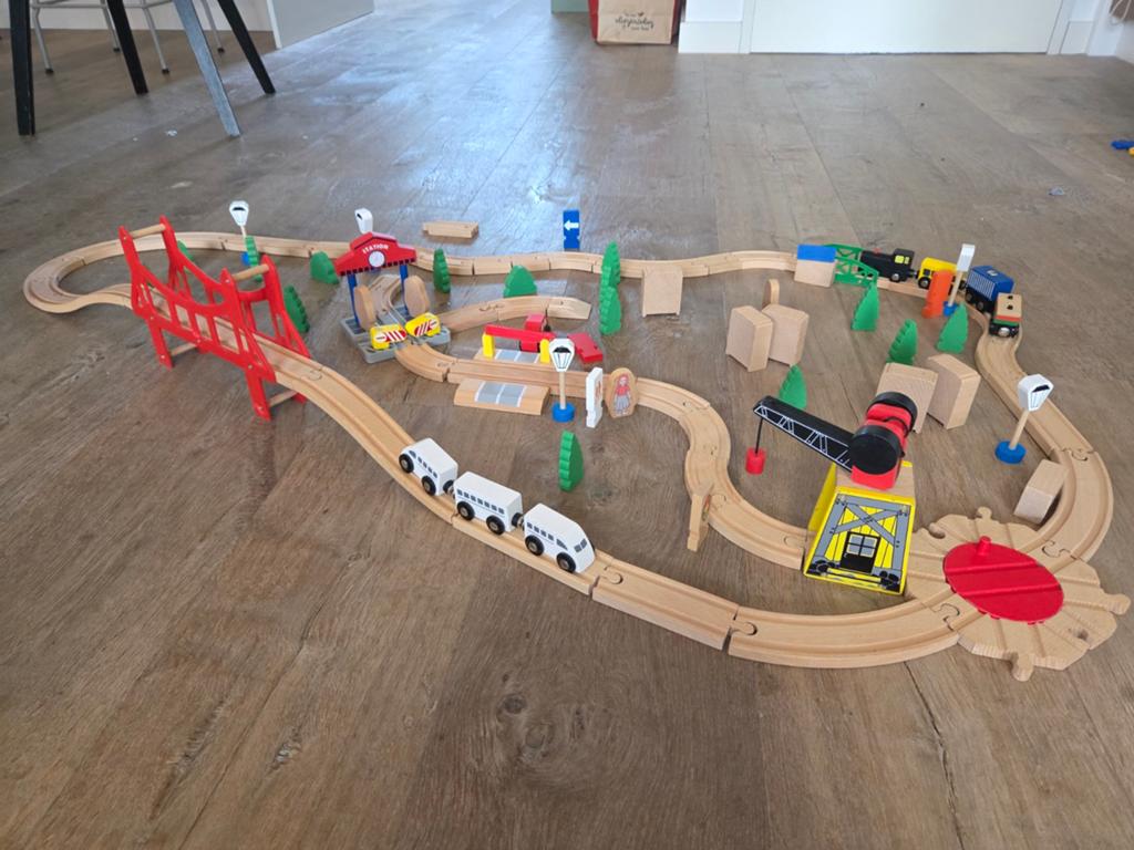 Houten treinbaan met accessoires, Ophalen, Gebruikt