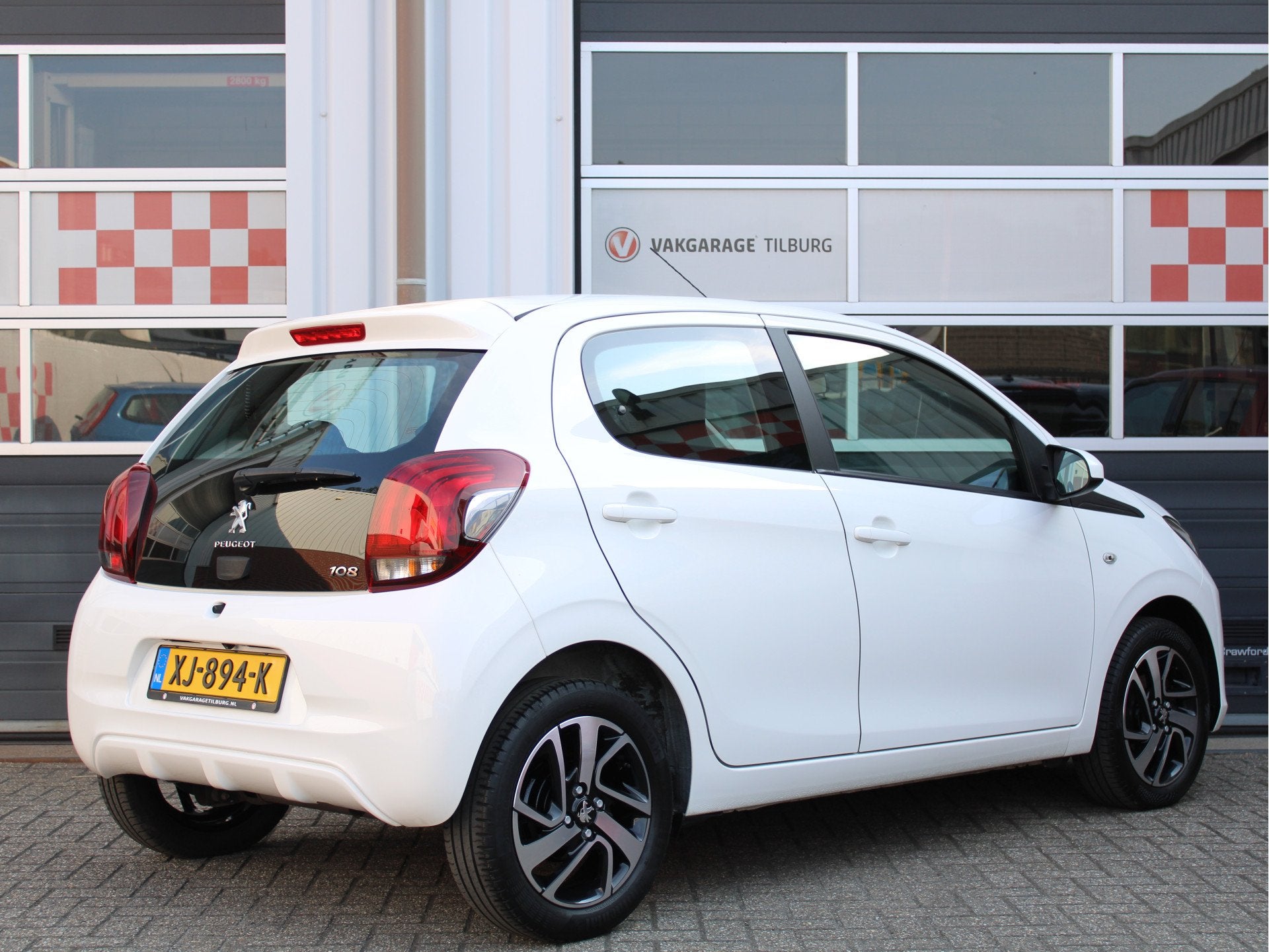 Peugeot 108 1.0 e-VTi Allure Automaat /Camera/15'LM/Carplay/, Stof, Gebruikt, 4 stoelen, Wit