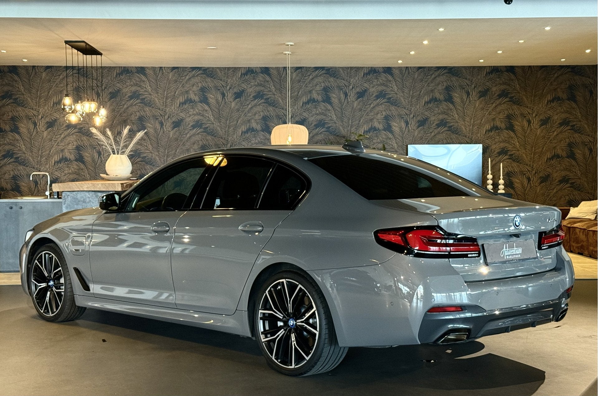 BMW 5 Serie 530e High Exe I 20" I Massage I Head Up, Automaat, 1998 cc, Gebruikt, Euro 6