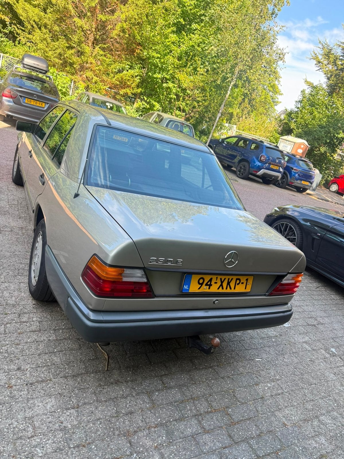 Mercedes-Benz 200-Serie 2.3 230 E AUT 1985 Grijs, Auto's, Mercedes-Benz, Automaat, 4 cilinders, 1290 kg, 2299 cc