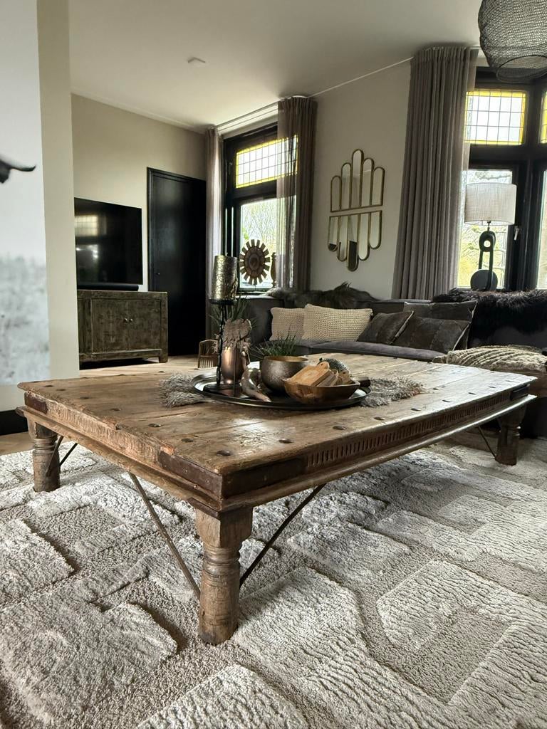 Unieke Indiase salontafel - Massief hout, robuust design, Huis en Inrichting, Tafels | Salontafels, Ophalen, Gebruikt, 100 tot 150 cm