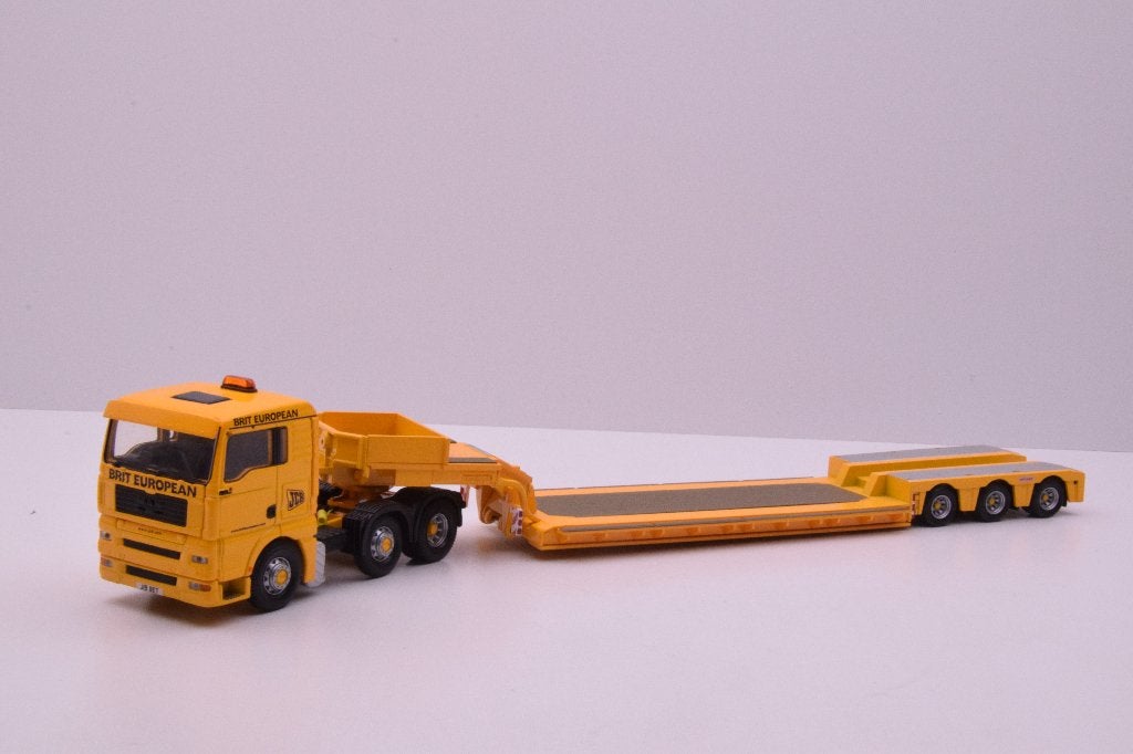 MAN  ''  Brit European  JCB  ''  Corgi, Ophalen of Verzenden, Zo goed als nieuw, Bus of Vrachtwagen, Corgi