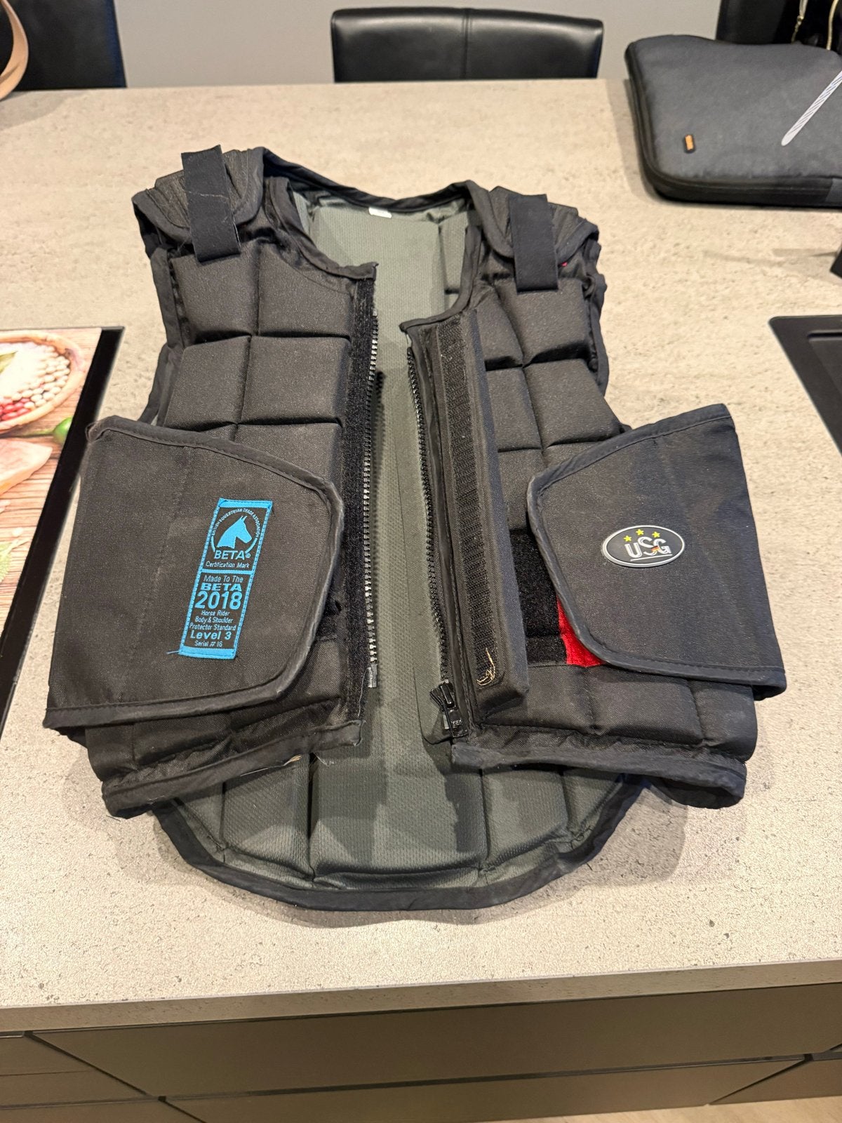 Body protector, Ophalen, Zo goed als nieuw, Springen