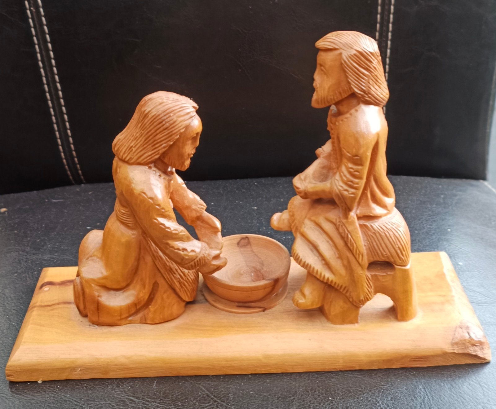 Jezus de voetwassing - Handgesneden olijfhout, Ophalen of Verzenden