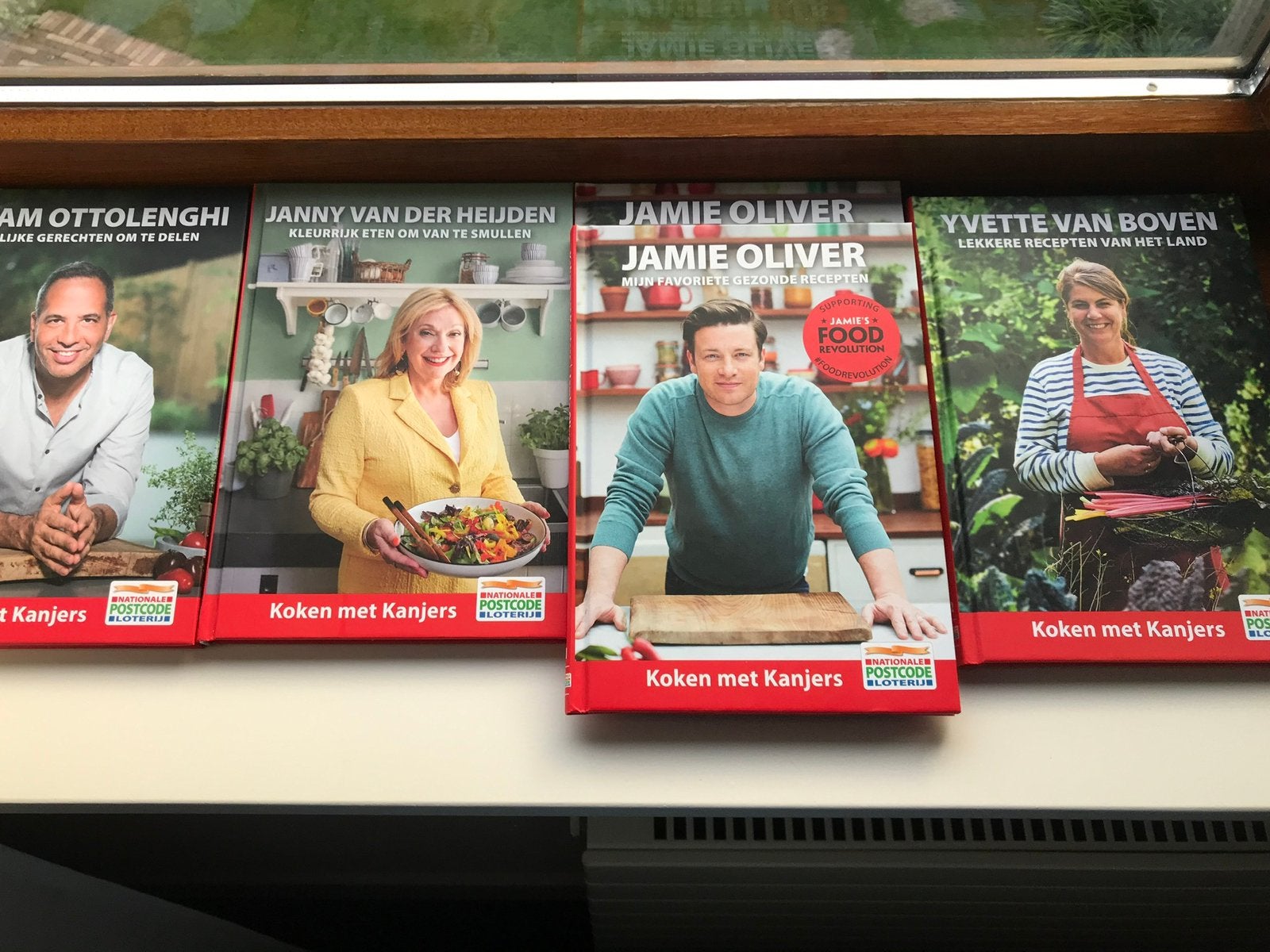 Postcodeloterij kookboeken 4 x koken met kanjers, Ophalen of Verzenden, Zo goed als nieuw