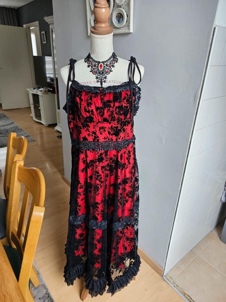 Mooie Rood/Zwarte Jurk met Kant Afgezet 44/46 inclverz €35,-, Galajurk, Maat 42/44 (L), Nieuw, Ophalen of Verzenden