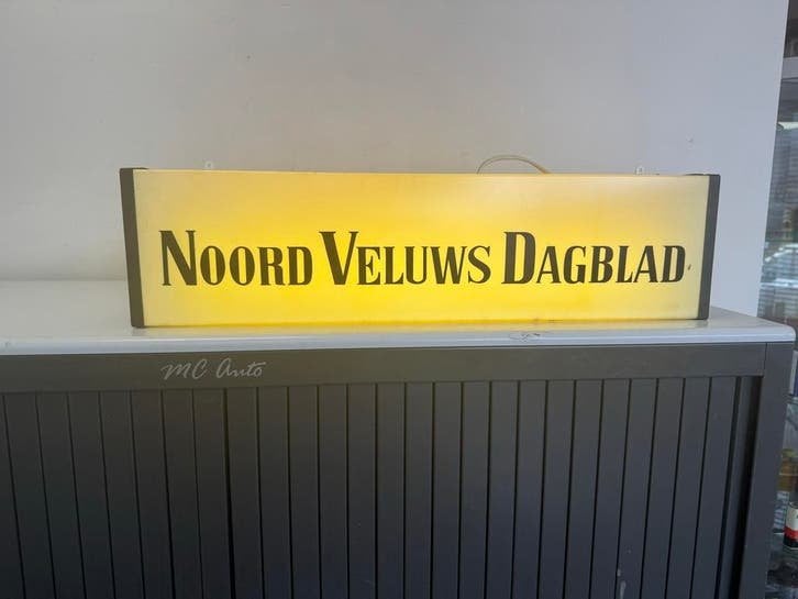 Vintage Lichtbak 'Noord Veluws Dagblad' - Reclamebord, Ophalen