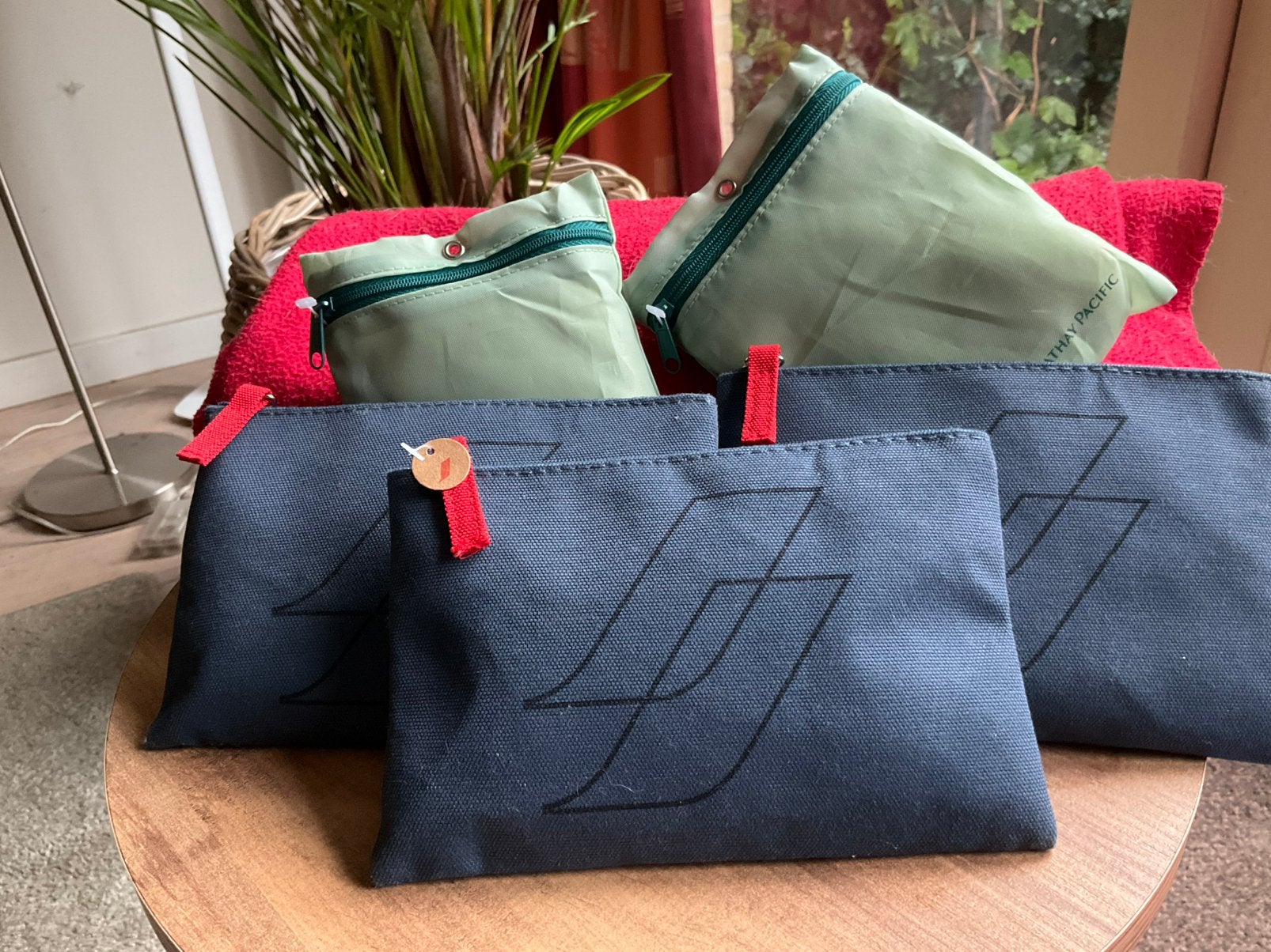 5 x Amenity kit Airfrance + Cathay Pacific, Verzamelen, Ophalen of Verzenden, Nieuw, Overige typen