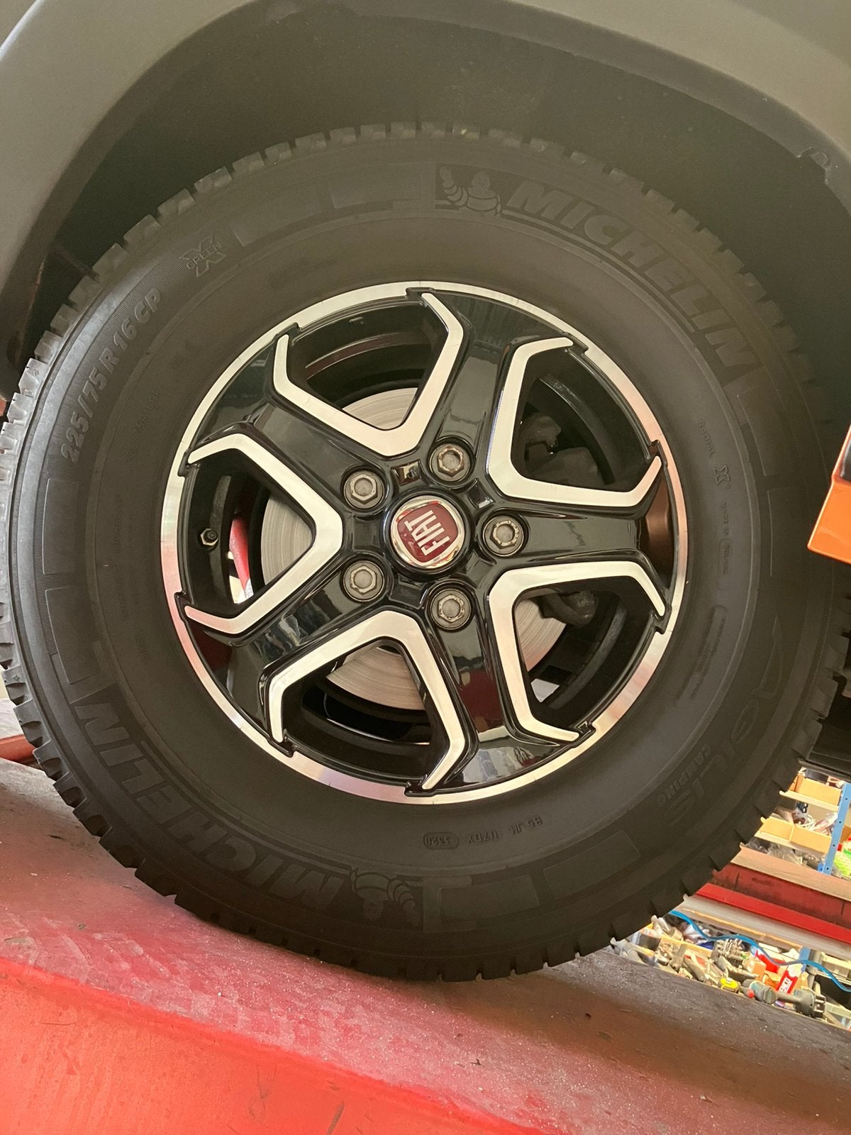 Fiat Ducato velgen met Michelin Agilis Camping banden, Caravans en Kamperen, Camper-accessoires, Gebruikt, Ophalen