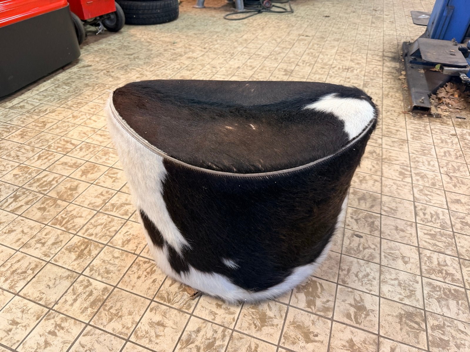 Vintage IKEA STOCKHOLM Roterende Poef Koeienhuid, Ophalen, Gebruikt, Rond, Leer