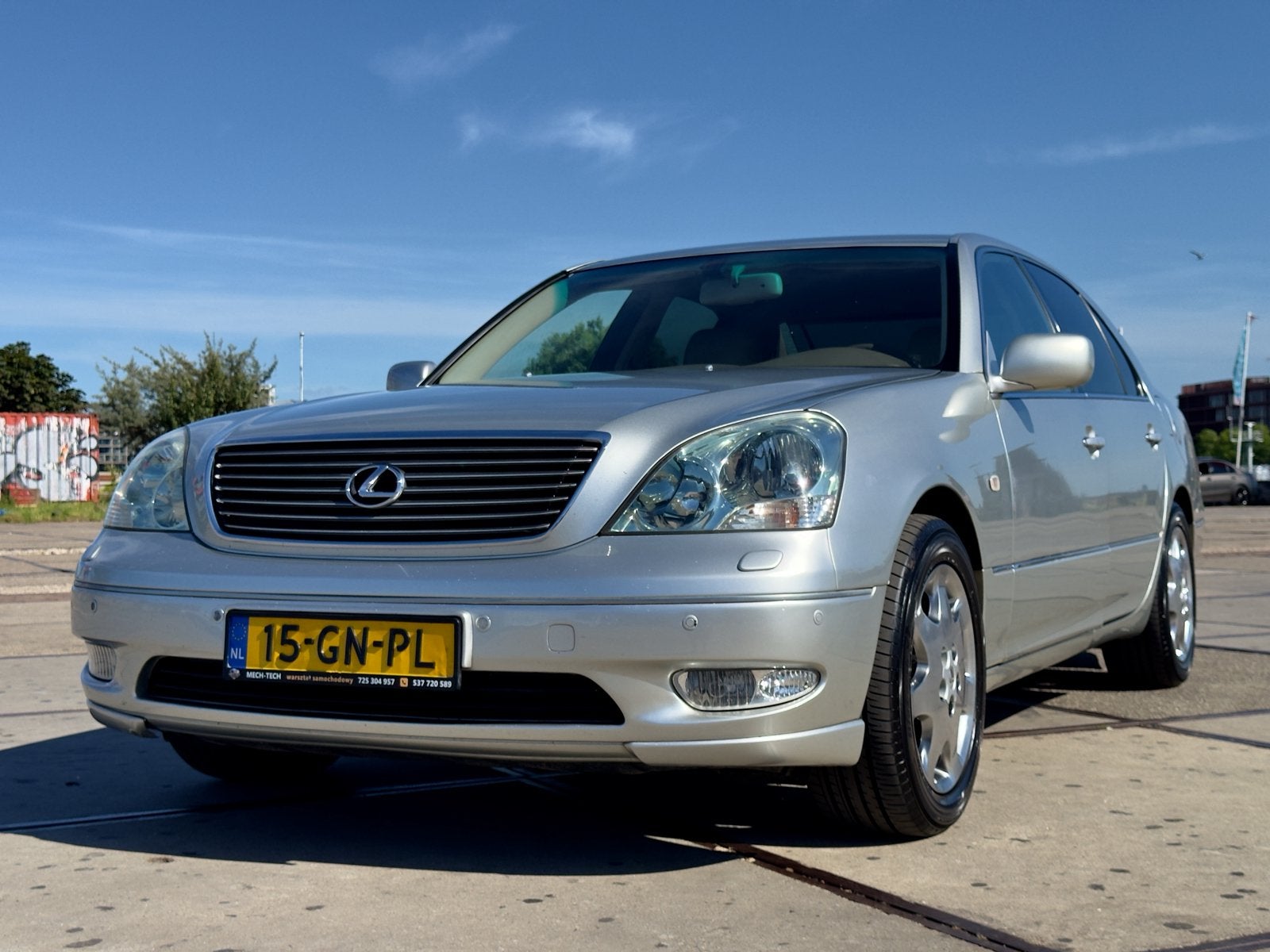 Lexus LS