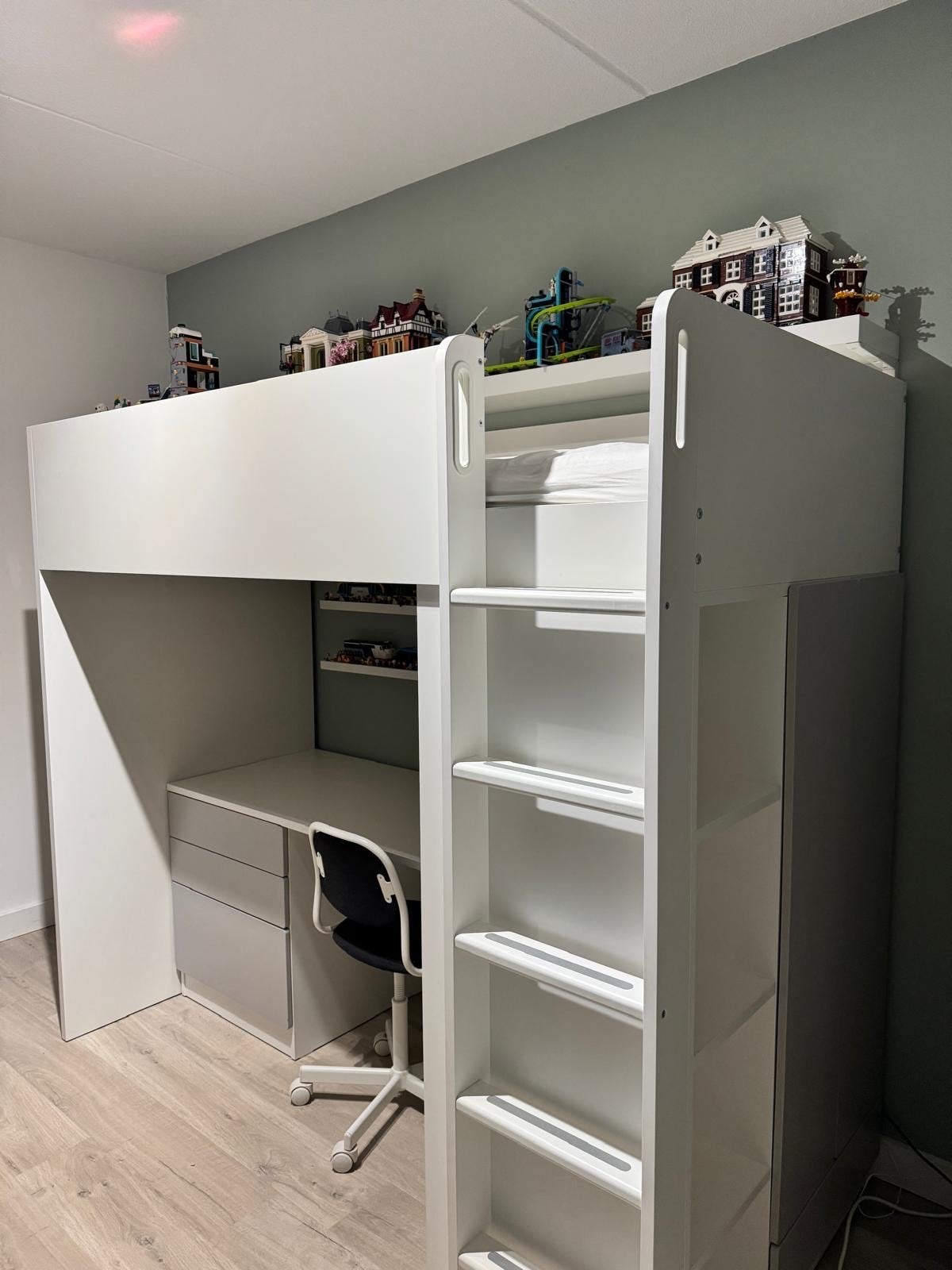 Foto 4 van IKEA Hoogslaper met bureau en opbergruimte -Zo goed als nie