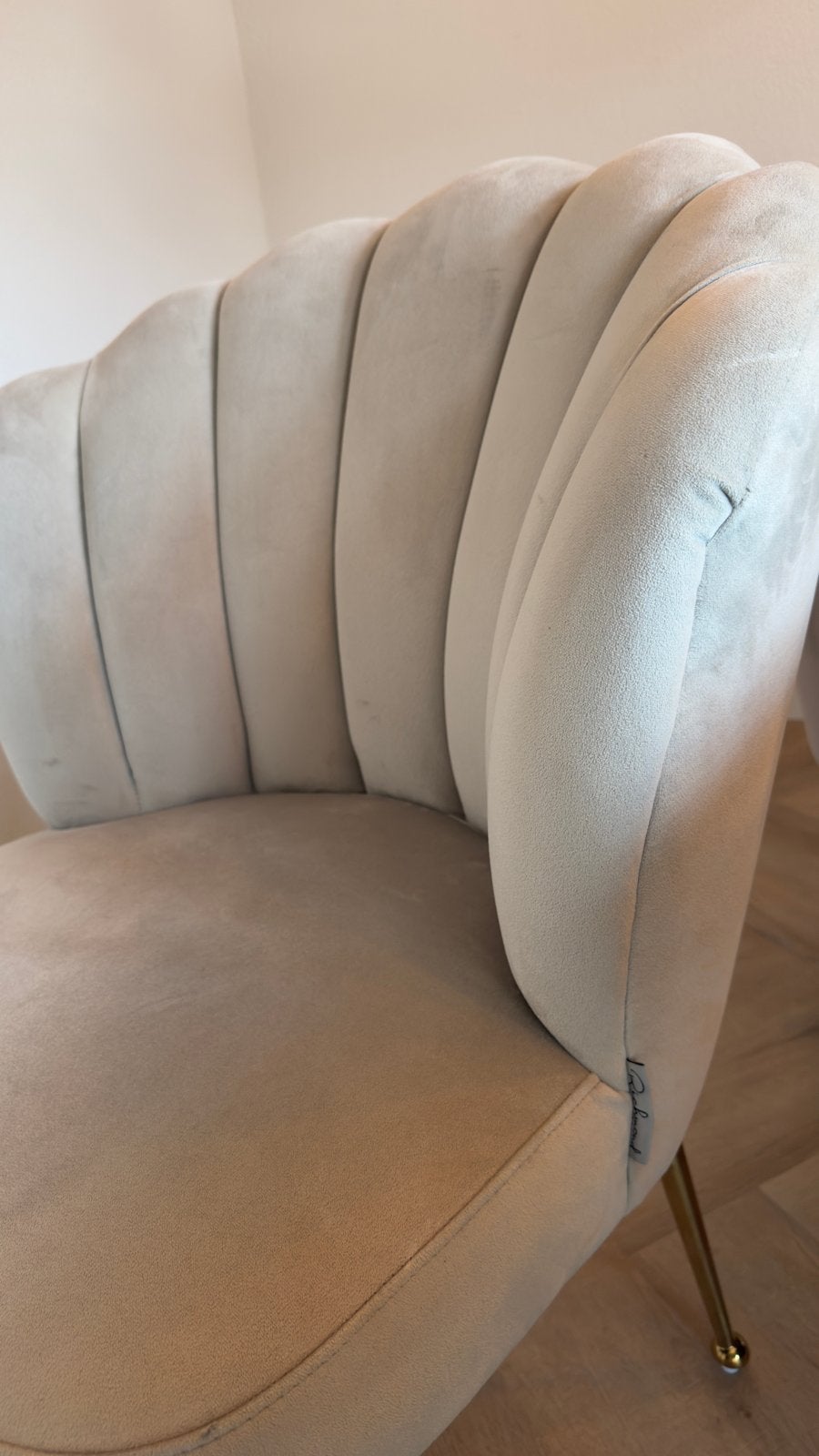 Richmond schelp eetkamerstoel beige fluweel met gouden poten, Ophalen, Overige kleuren, Zo goed als nieuw, Stof