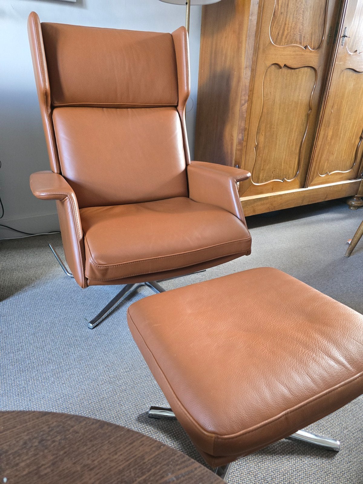 Leren fauteuil met voetenbank - Cognac kleur, Ophalen, Zo goed als nieuw, 75 tot 100 cm, Leer