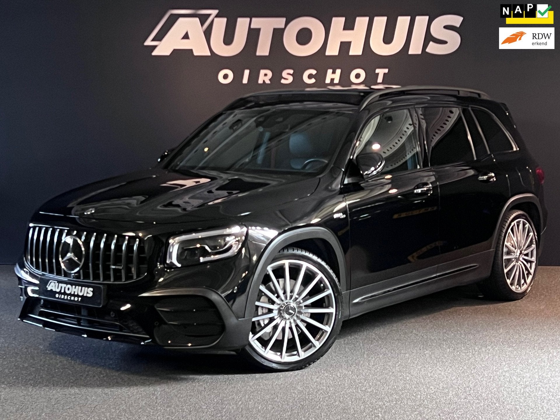 Mercedes-Benz GLB AMG 35 4MATIC Premium Plus/Pano/ Keyless/, Auto's, 4 cilinders, 1655 kg, Zwart, Origineel Nederlands