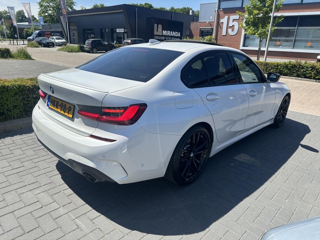 BMW 3 Serie 318i 2.0 High Exe Dak H&K M-Pakket (bj 2022), Auto's, BMW, Automaat, 1998 cc, Achterwielaandrijving, Gebruikt