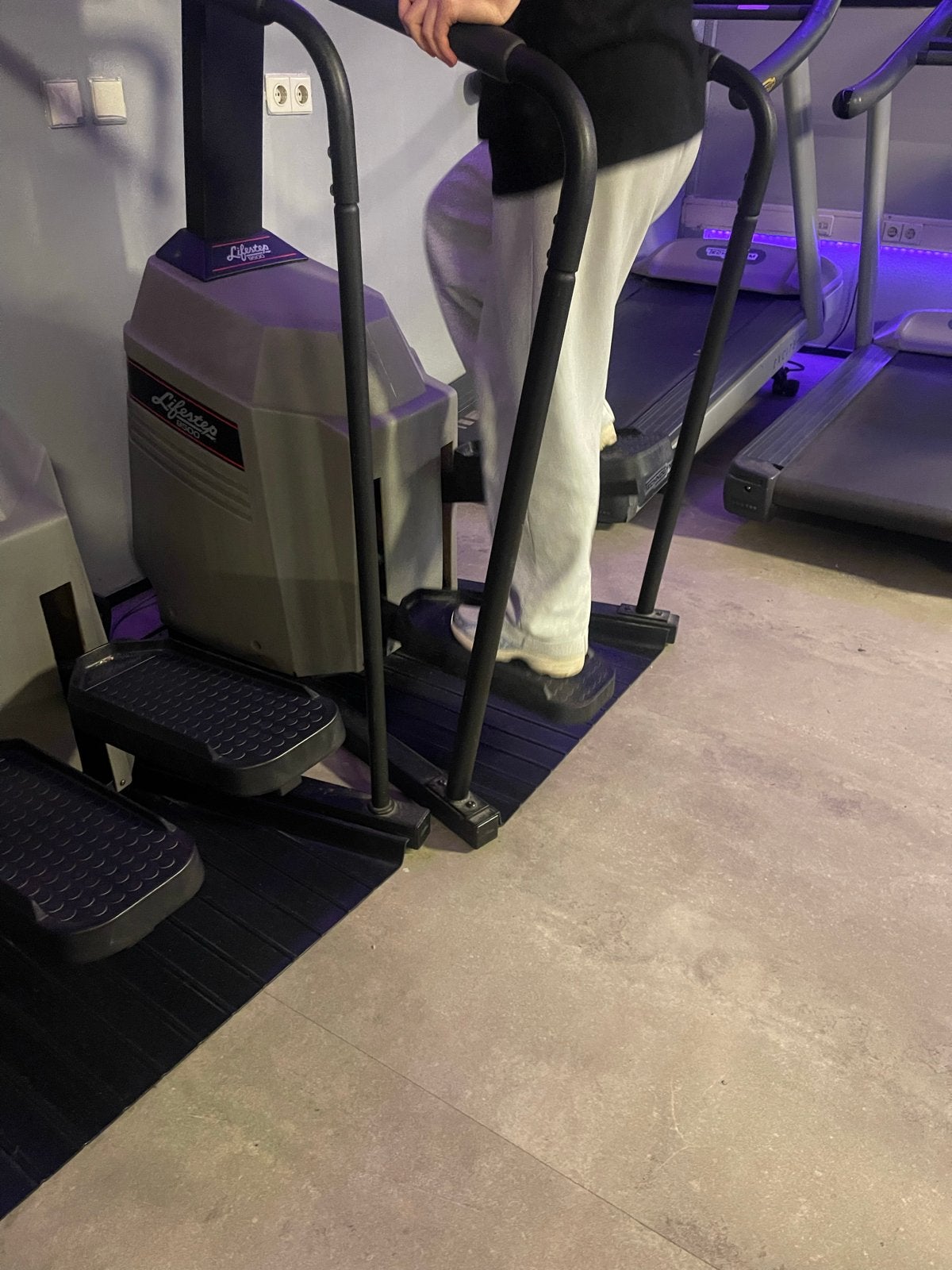 Foto 6 van Diverse fitnessapparatuur: hometrainer, crosstrainer, stepap