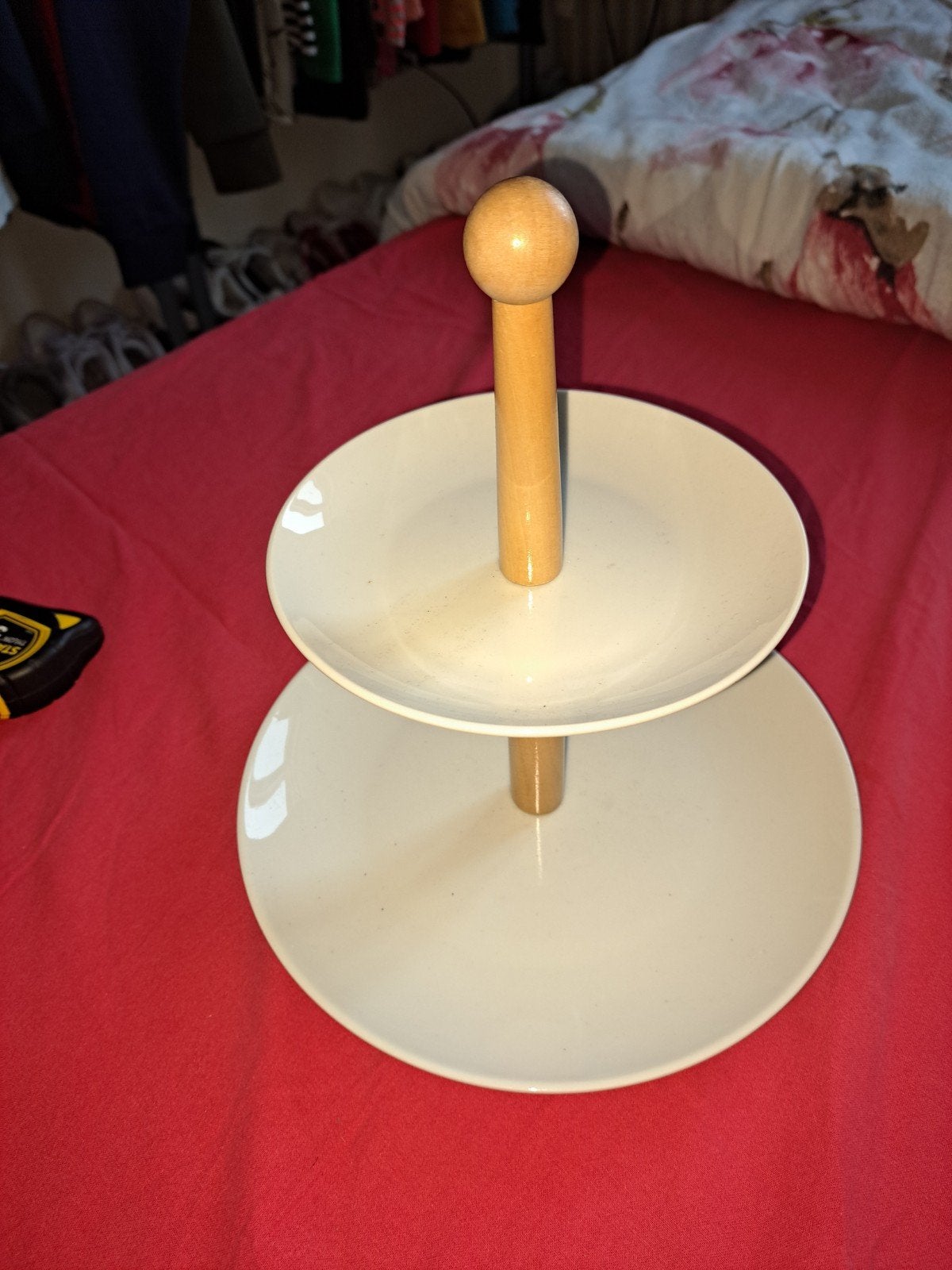 Siaki etagere - 2 lagen - wit met houten handvat, Huis en Inrichting, Ophalen of Verzenden, Zo goed als nieuw, Wit, Steen/keramiek