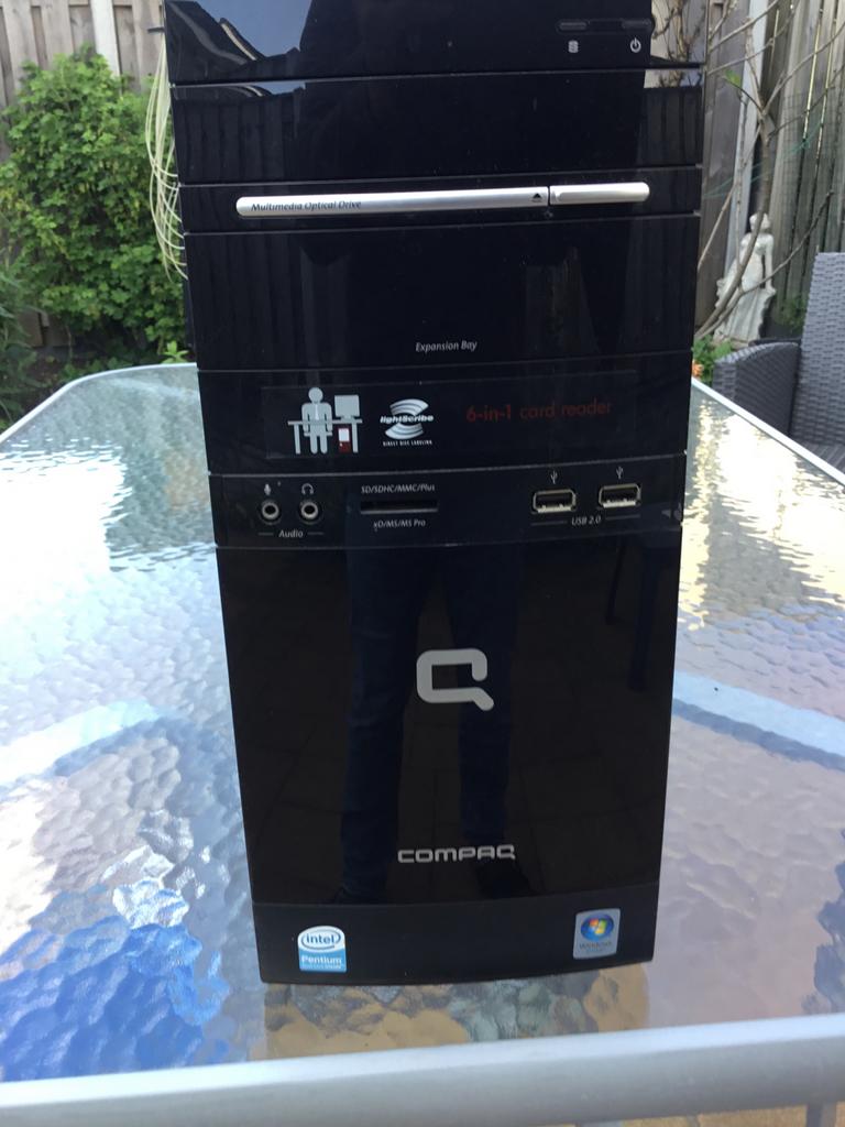 Compaq Desktop PC - Ideaal voor basisgebruik, Computers en Software, Ophalen, Gebruikt, Minder dan 4 GB, Minder dan 2 Ghz
