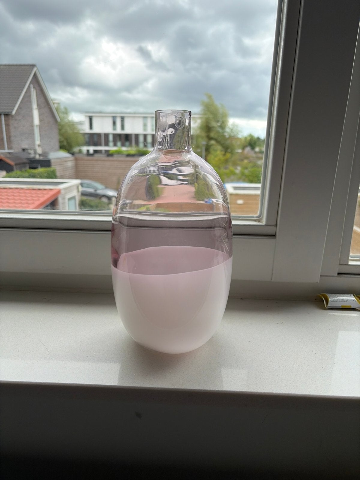 IKEA Formlig glazen vaas met roze/witte kleuren, Huis en Inrichting, Woonaccessoires | Vazen, Ophalen of Verzenden, Handgemaakt