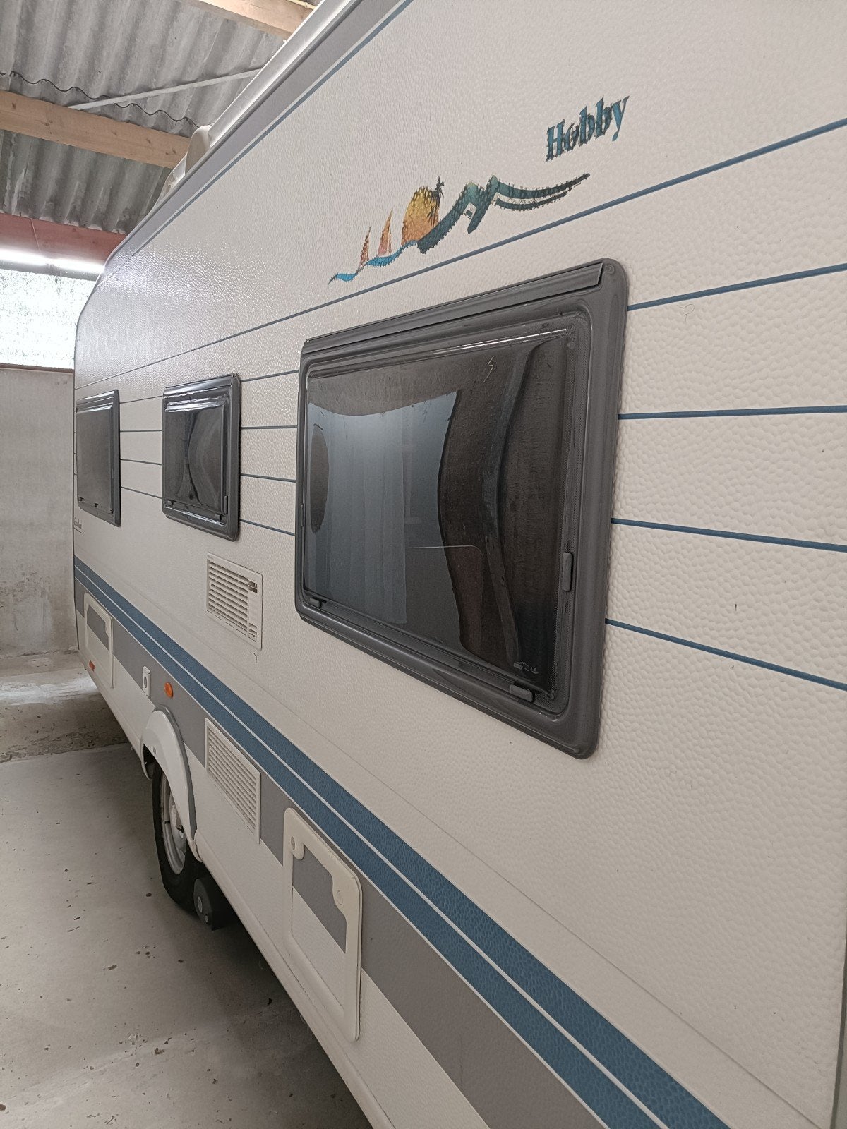 Hobby 460 (bouwjaar 2000) caravan te koop! Incl voortent, Caravans en Kamperen, Rondzit, Hobby, Particulier, Koelkast