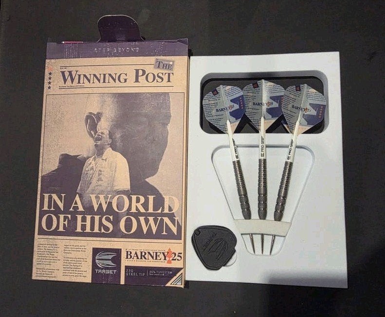 Target Barney25 Darts 23 Gram - Zo goed als nieuw, Sport en Fitness, Darts, Ophalen of Verzenden, Zo goed als nieuw, Pijlen