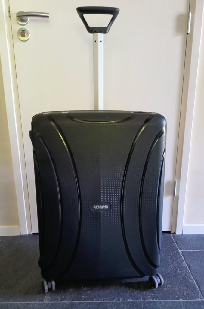 American tourister koffer, Sieraden, Tassen en Uiterlijk, Hard kunststof, Zo goed als nieuw, 35 tot 45 cm, Wieltjes