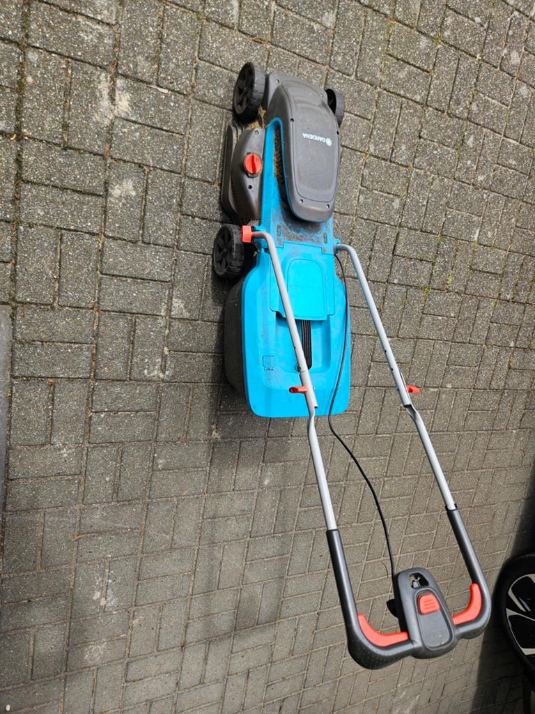 Gardena grasmaaier 32cm, Ophalen, Gebruikt, Elektrische grasmaaier, Opvangbak