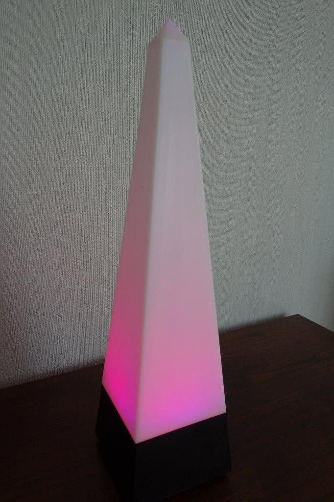 Sfeerlamp pyramide kleureffecten, Ophalen of Verzenden, Zo goed als nieuw, Kunststof, Sfeerlamp
