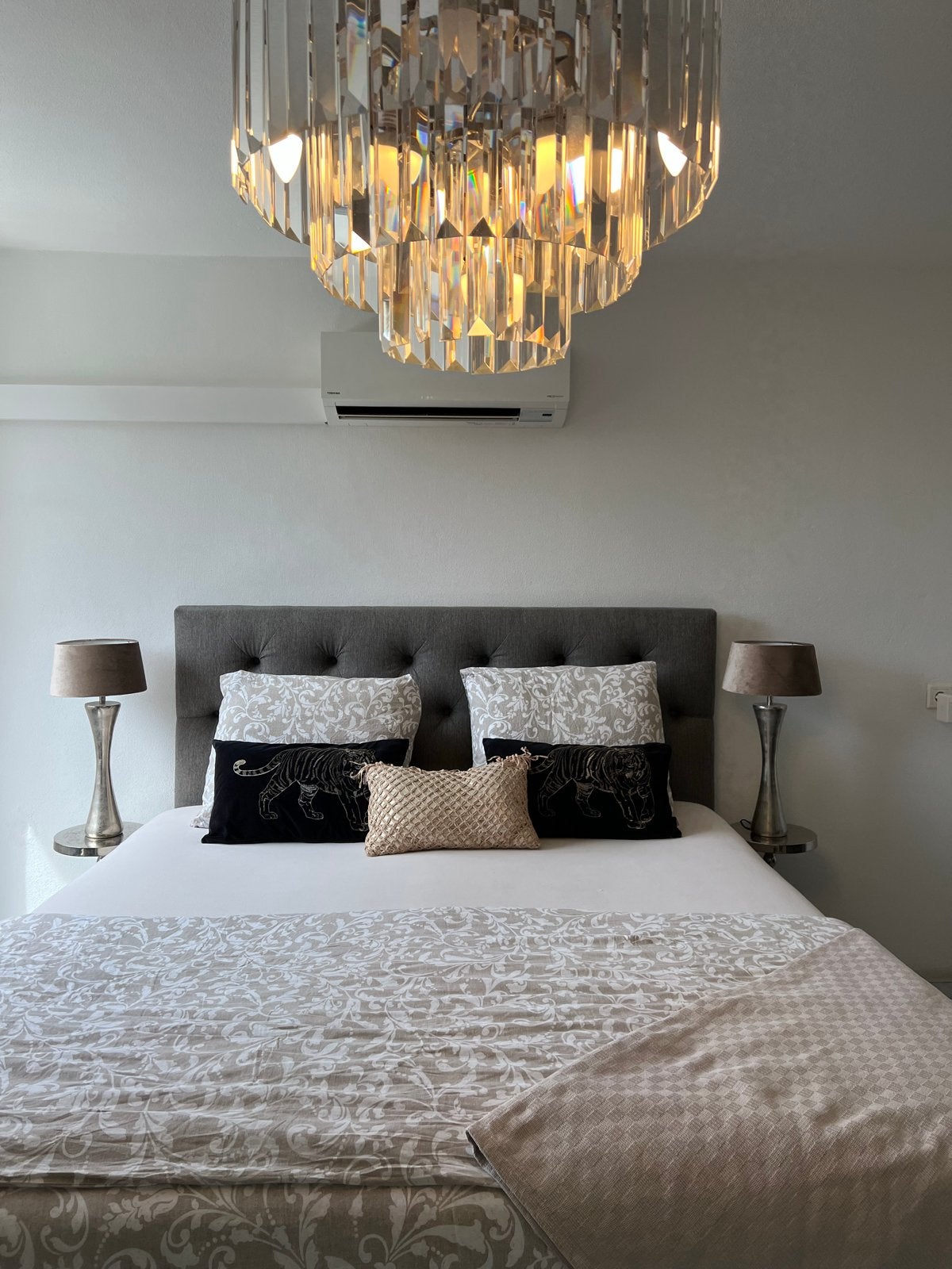 Grijze boxspring 180x200 - Zo goed als nieuw, Ophalen, Tweepersoons, Zo goed als nieuw, 180 cm