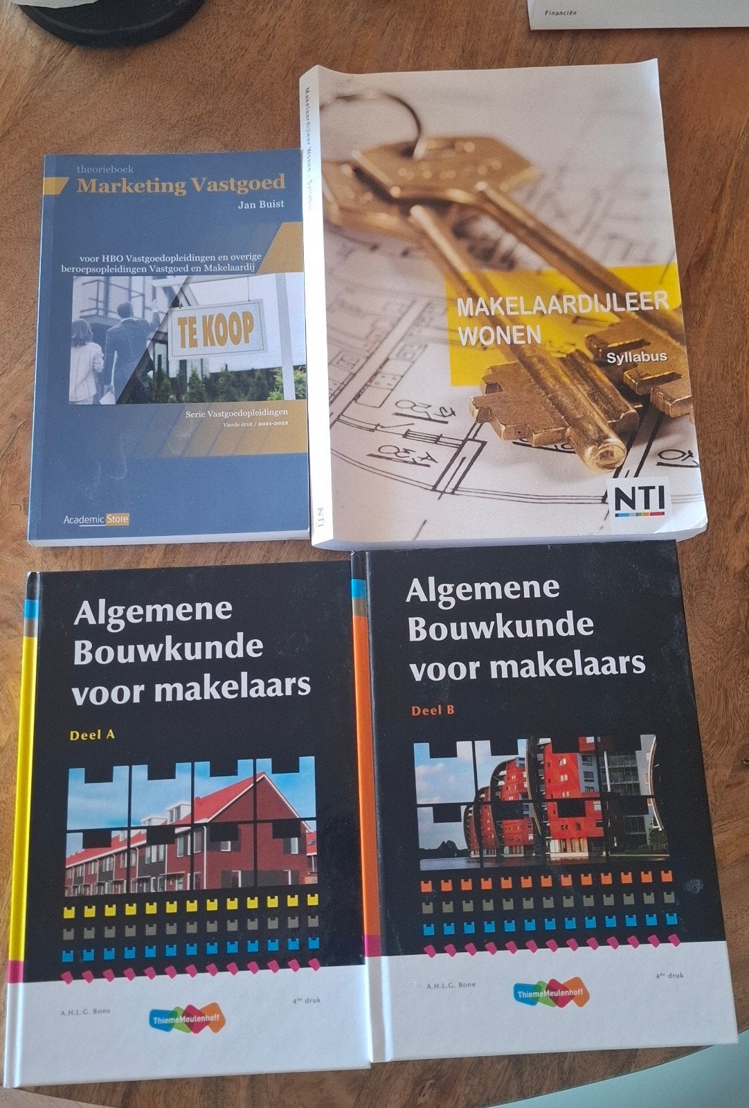 Complete NTI studie makelaardij, Boeken, Ophalen, Zo goed als nieuw