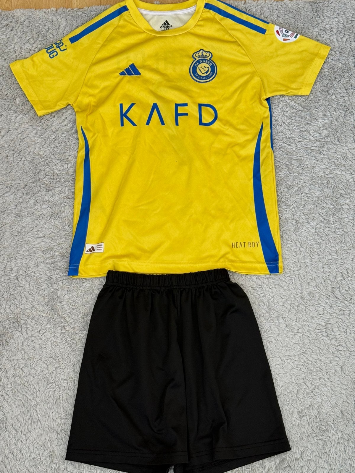 Voetbalpakje Al Nassr maat 164, Ophalen of Verzenden, Zo goed als nieuw, Set