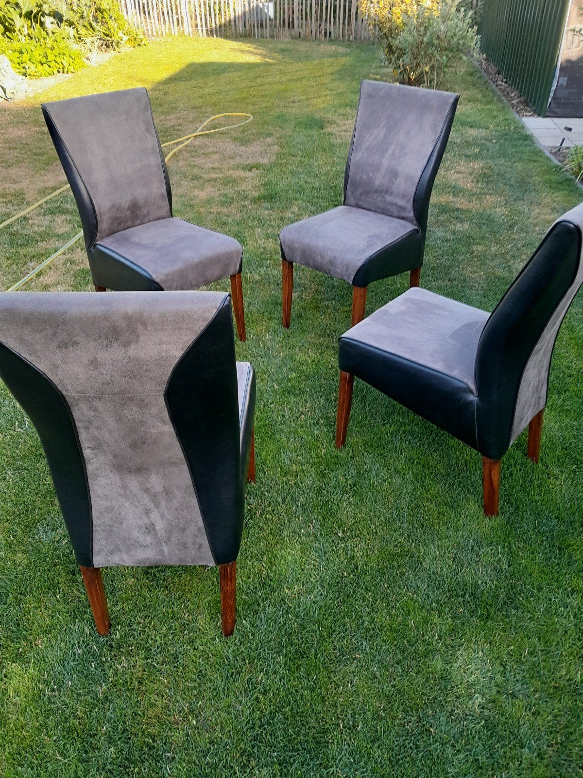 Set van 4 stijlvolle eetkamerstoelen, grijs en zwart, Ophalen of Verzenden, Zo goed als nieuw, Hout, Vier