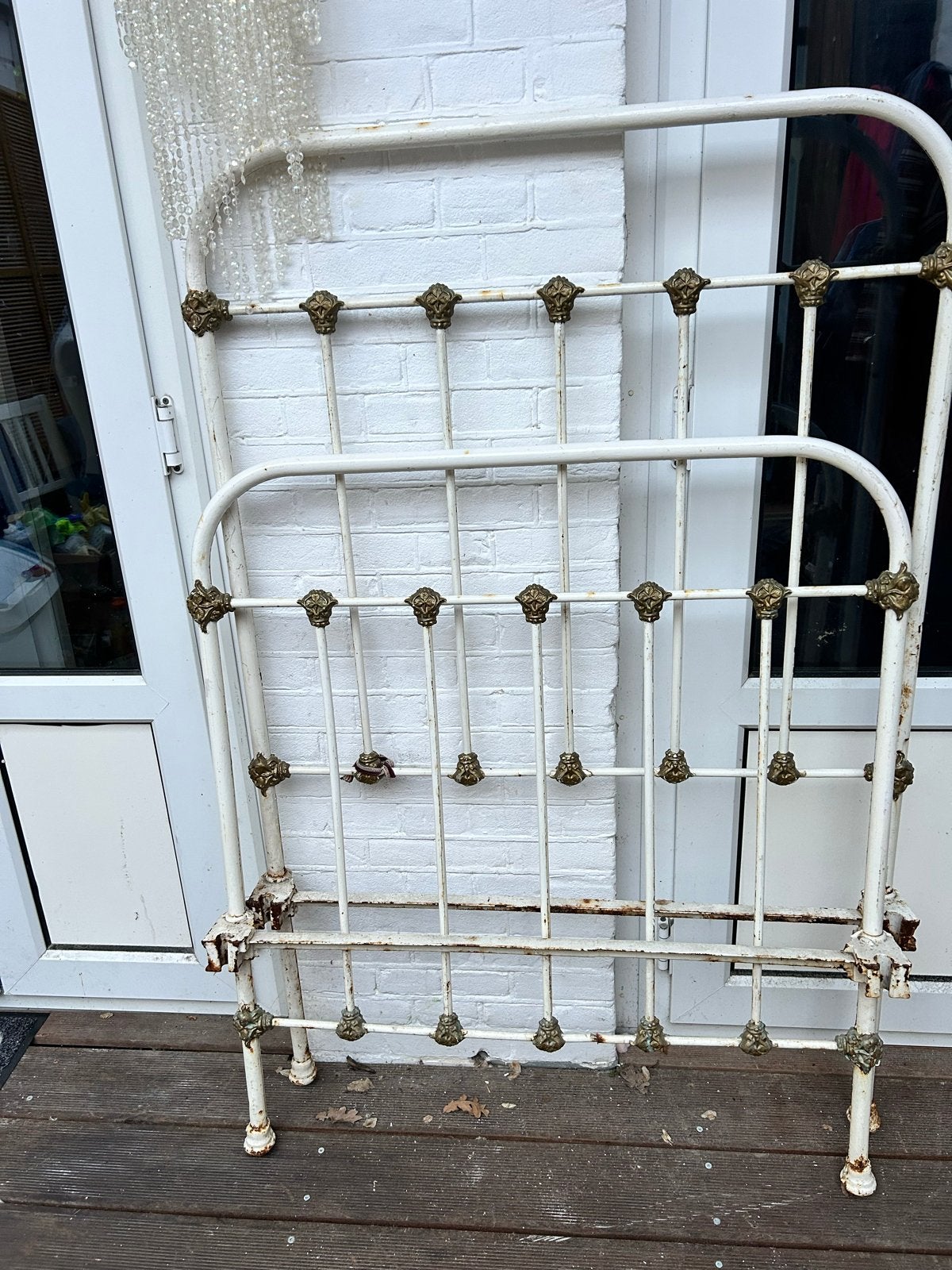 Antiek ijzeren bedframe met messing details, Antiek en Kunst, Ophalen