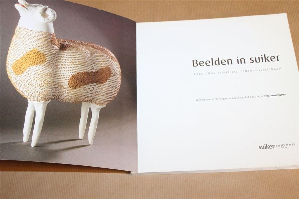 Beelden in Suiker — Catalogus Suikerkunst Tentoonstelling, Boeken, Ophalen of Verzenden, Gelezen, Beeldhouwkunst
