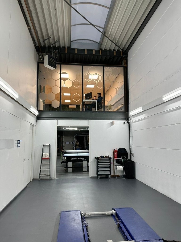 PVC vloer 7mm INDUSTRY skin eco Grey/Black gerecycled, 50 tot 150 cm, Nieuw, Ophalen of Verzenden, 10 m² of meer
