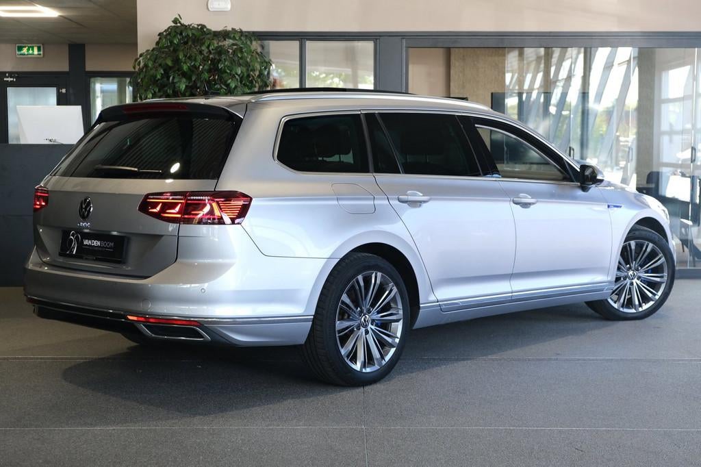 Volkswagen Passat Variant 1.4 TSI PHEV GTE 218PK Pano IQ Led, Gebruikt, Zwart, Hybride Elektrisch/Benzine, 1600 kg