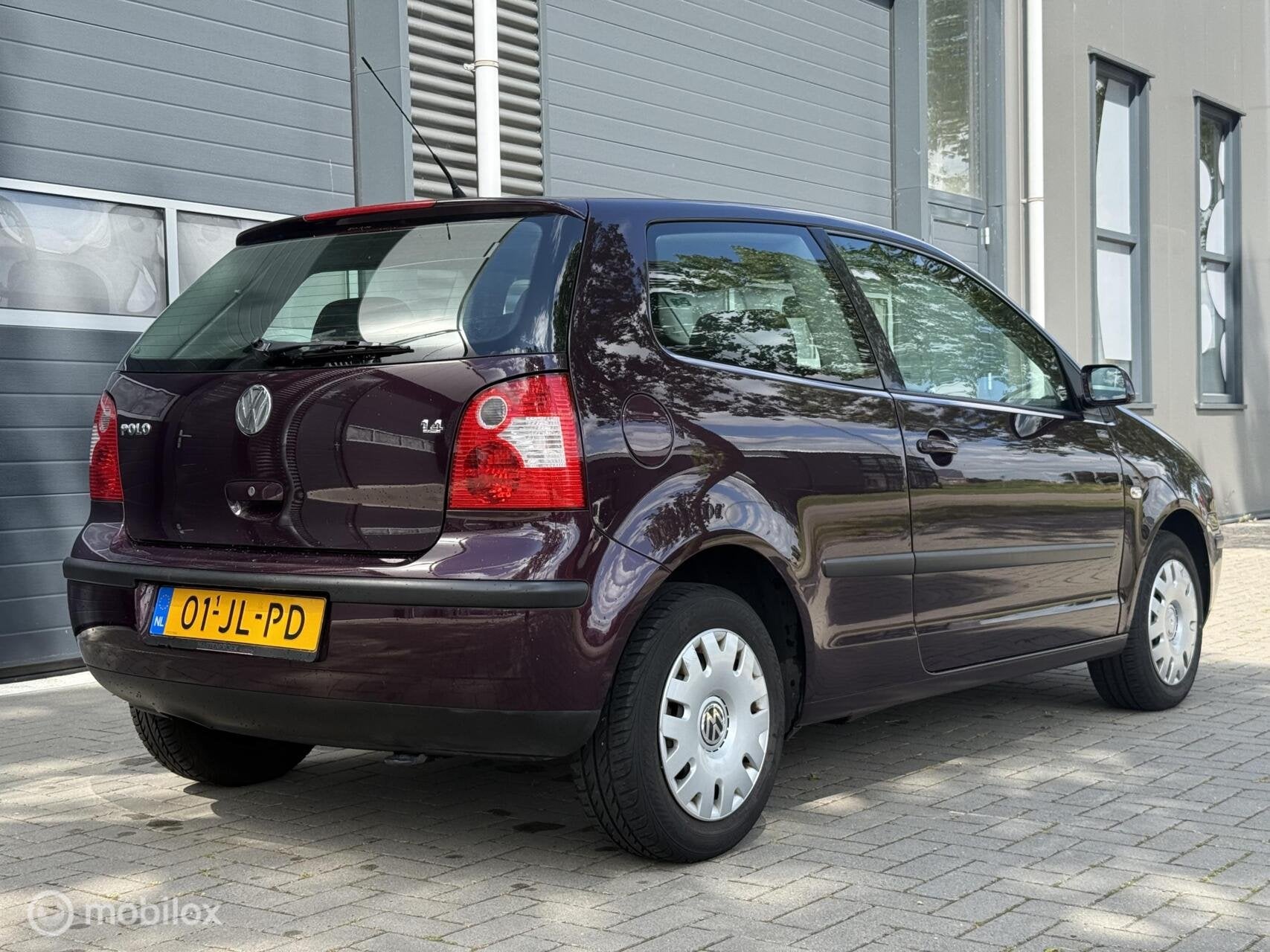 Volkswagen Polo 1.4-16V | AUTOMAAT | AIRCO | APK 18-05-2027, Stof, Gebruikt, Zwart, 49 €/maand