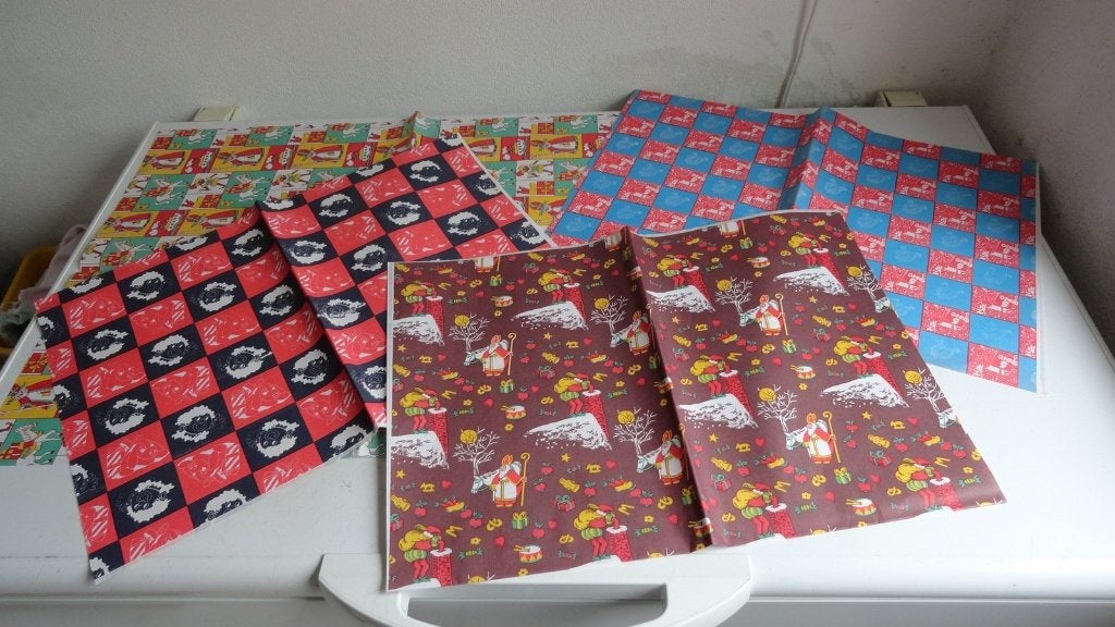Sinterklaasinpakpier met sinterklaas en zwarte piet, vintage, Ophalen of Verzenden, Zo goed als nieuw