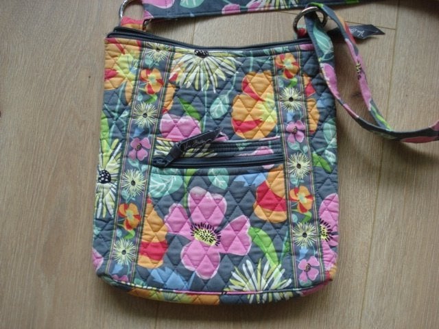 Leuke tas van VERA BRADLEY, Sieraden, Tassen en Uiterlijk, Tassen | Damestassen, Zo goed als nieuw, Schoudertasje, Overige kleuren