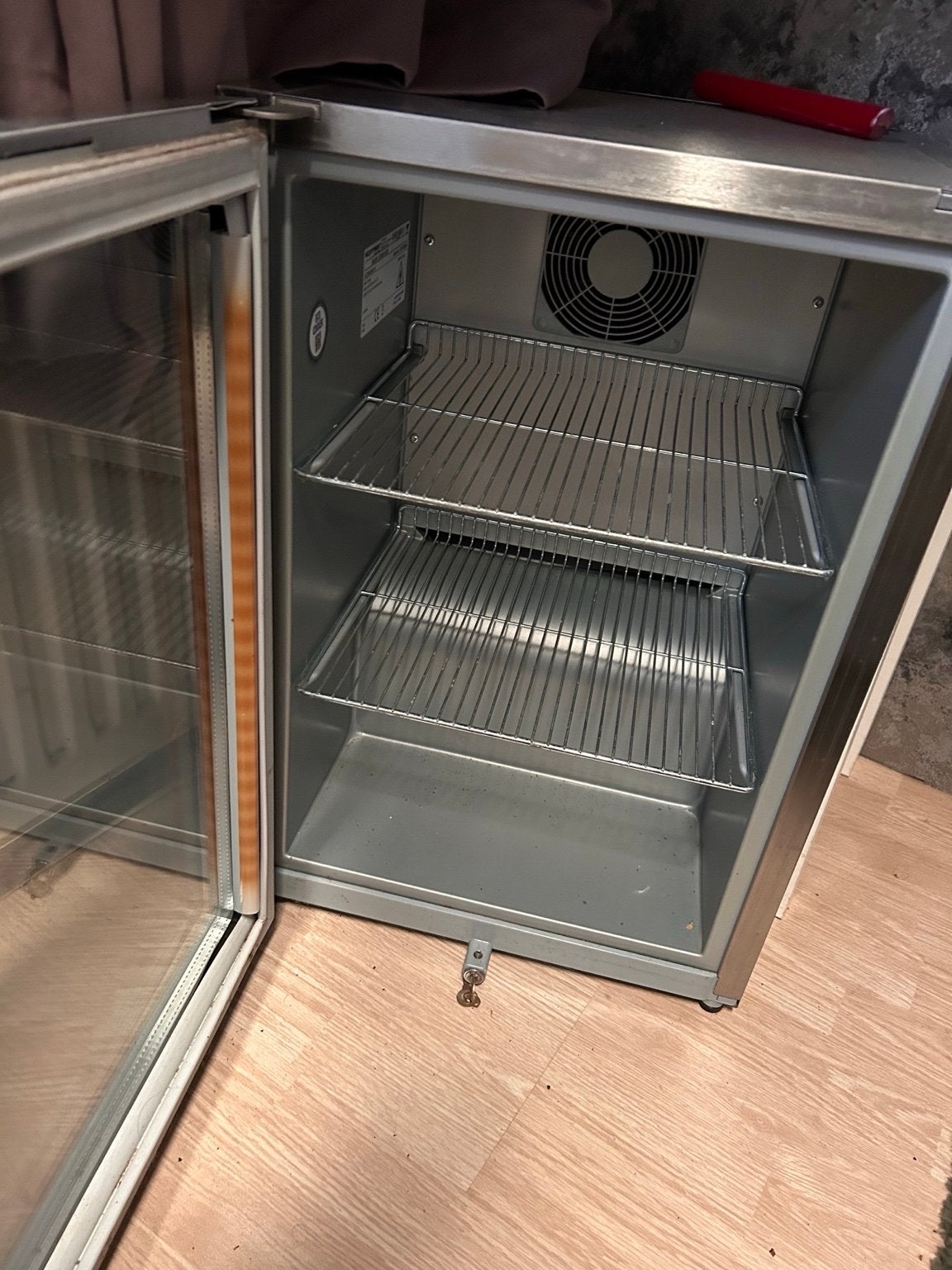 Vestfrost RedBull koelkast -, Ophalen, Minder dan 85 cm, Minder dan 75 liter, Energieklasse A of zuiniger