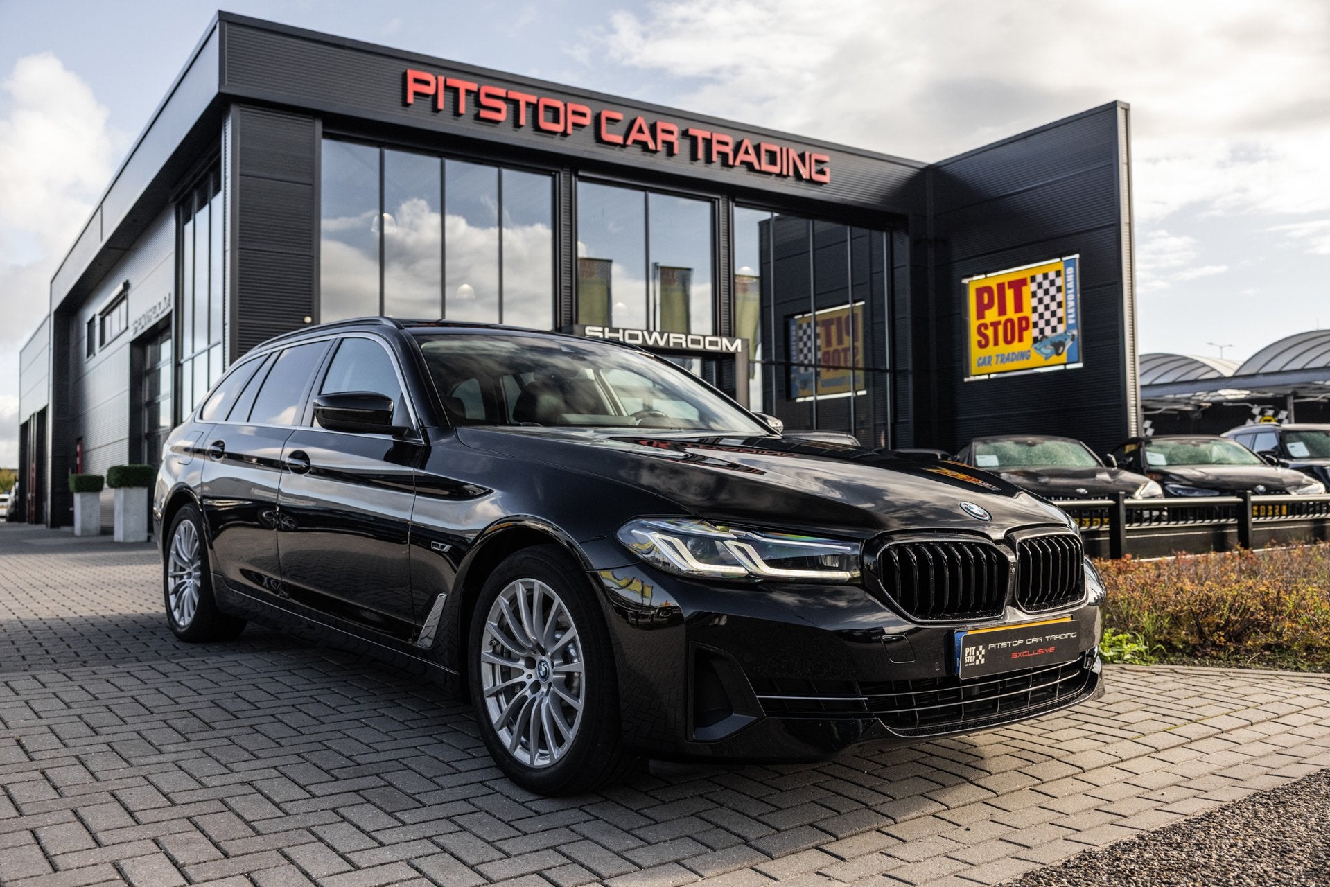BMW 5-serie Touring 530e xDrive, Pano, Volleder Comfortstoel, Auto's, Gebruikt, 4 cilinders, 2000 kg, Hybride Elektrisch/Benzine