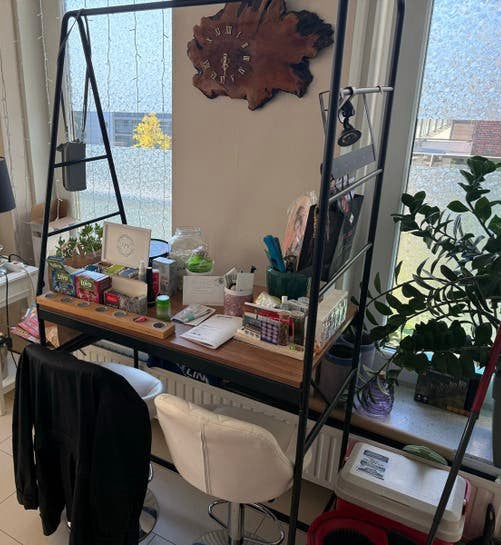 Zeer nette bartafel met kruk, Ophalen, In hoogte verstelbaar, Zo goed als nieuw, 90 cm of meer